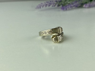 Vintage 925 Sterling Silver Ring Size 5.5 (Adjustable)