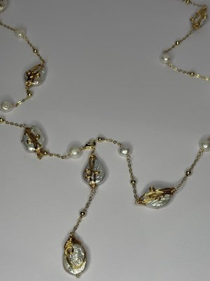 GOLD PLATED PEARL NECKLACE APPROX LENGTH 32 INCH BOTTOM OF PENDANT 4 INCH