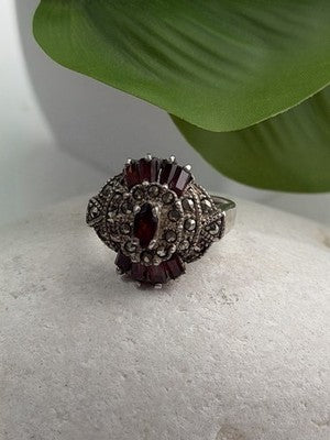 925 Sterling Silver Garnet & Marcasite Ring Size 6.5