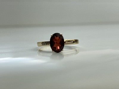 10K Yellow Gold Garnet & Diamonds Ring Size 6.5