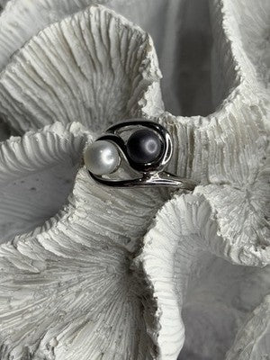 925 Sterling Silver White & Black Pearls Ring Size 6