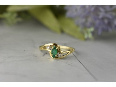 14K Yellow Gold Emerald & Diamonds Ring Size 8
