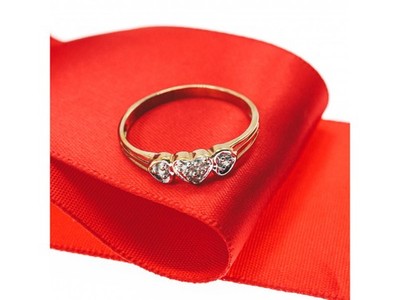 10K Yellow Gold Diamonds "Heart" Ring Size 7