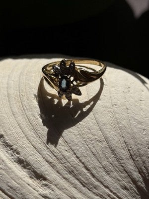 10K Yellow Gold Blue Sapphire & Diamond Beautiful Flower Ring Size 6