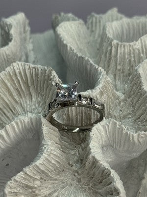 925 Sterling Silver CZ Ring Size 7.5