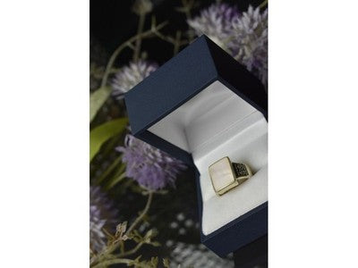 925 Sterling Silver Mother of Pearl Ring Size 6.5