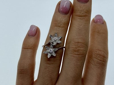 14K White Gold Diamonds "Flowers" Ring Size 5.5