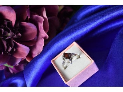 925 Sterling Silver Garnet Ring Size 6.5
