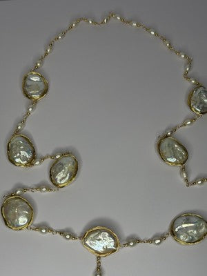 GOLD PLATED PEARL NECKLACE APPROX LENGTH 30 INCH THE BOTTOM OF PENDANT 3 INCH
