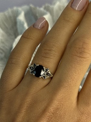 925 Sterling Silver Garnet & Marcasite Ring Size 7