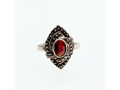 925 Sterling Silver Garnet & Marcasites Ring Size 7