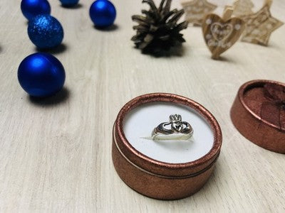 925 Sterling Silver "Heart In Hands" Ring Size 7