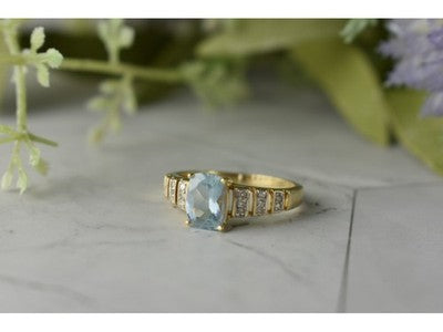 10K Yellow Gold Aquamarine & Diamonds Ring Size 7