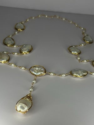 GOLD PLATED PEARL NECKLACE APPROX LENGTH 30 INCH THE BOTTOM OF PENDANT 3 INCH