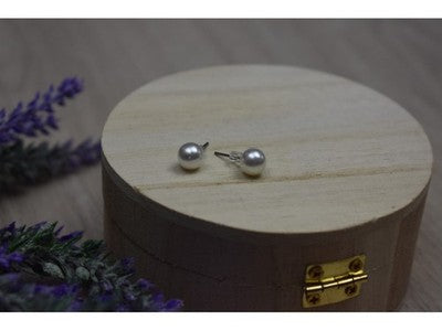 Stud Earrings with Pearls