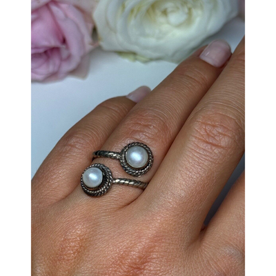 Share Vintage 925 Sterling Silver Pearl Ring Size 5