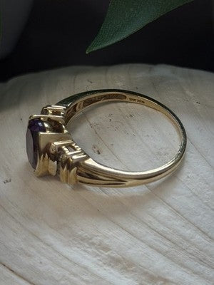 10K Yellow Gold Purple Amethyst & Diamond Ring Size 8.5