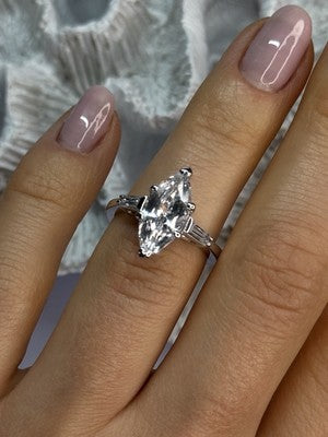 Beautiful 925 Sterling Silver CZ Ring Size 6
