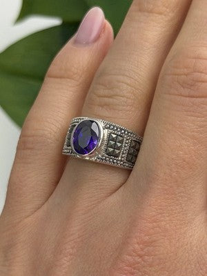 925 Sterling Silver Amethyst & Marcasite Ring Size 6.5