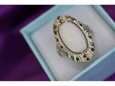 925 Sterling Silver Mother OF Pearl & Marcasites Ring Size 6.5