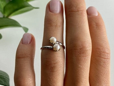 925 Sterling Silver Pearls Ring Size 5