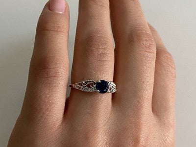 925 Sterling Silver Blue & White CZ Ring Size 7