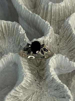 925 Sterling Silver Garnet & Marcasite Ring Size 7