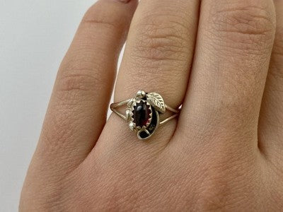 Vintage 925 Sterling Silver Garnet Pyrope Ring Size 6.5