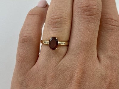 10K Yellow Gold Garnet & Diamonds Ring Size 6.5