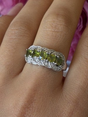 925 Sterling Silver Peridot & Diamond Ring Size 8.5