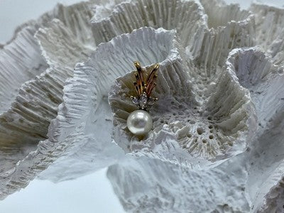 14 K Yellow Gold Pearl & Sapphires Pendant