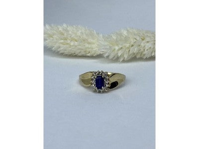 10K Yellow Gold Sapphire & Diamonds Ring Size 6.5