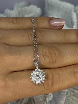 14K WHITE GOLD DIAMOND FLOWER 0.85 CARAT NECKLACE LENGTH 18 INCH