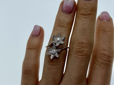 14K White Gold Diamonds "Flowers" Ring Size 5.5