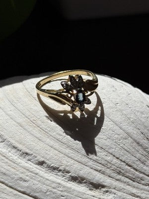 10K Yellow Gold Blue Sapphire & Diamond Beautiful Flower Ring Size 6