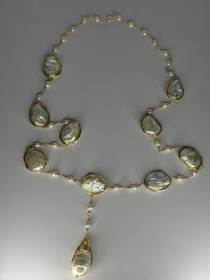 GOLD PLATED PEARL NECKLACE APPROX LENGTH 30 INCH THE BOTTOM OF PENDANT 3 INCH