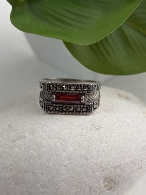 Men's  925 Sterling Silver Garnet & Marcasite Ring Size 10