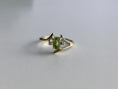 10K Yellow Gold Peridot & Diamonds Ring Size 7