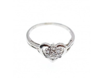 900 Platinum Sapphires "Heart" Ring Size 7