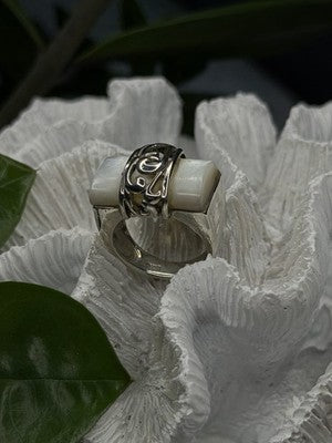 925 Sterling Silver White Abalone Mother of Pearl Ring Size 7