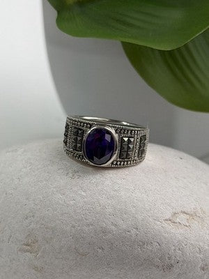 925 Sterling Silver Amethyst & Marcasite Ring Size 6.5
