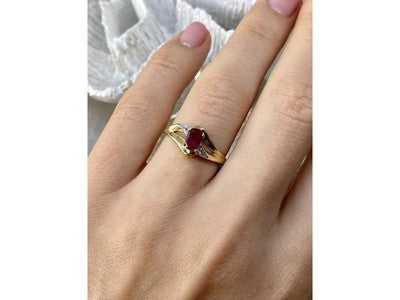 10K Yellow Gold Ruby & Diamonds Ring Size 7