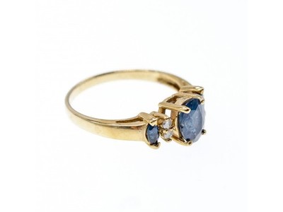 14K Yellow Gold Sapphire & Diamonds Ring Size 7