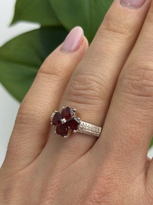 925 Sterling Silver Garnet Heart Flower Ring Size 7.5