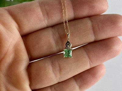 10K Yellow Gold Tsavorite & Diamonds Chain With Pendant