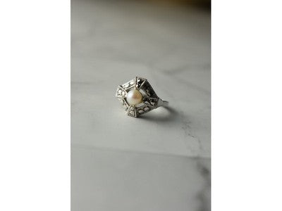 925 Sterling Silver Pearl and Marcasites Ring Size 6.5