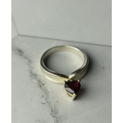 925 Sterling Silver Almandine "Heart" Ring Size 6