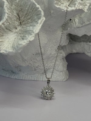 14K WHITE GOLD DIAMOND FLOWER 0.85 CARAT NECKLACE LENGTH 18 INCH