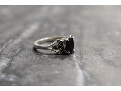 925 Sterling Silver Garnet & Black Jade Ring Size 6.5