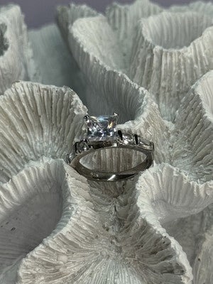 925 Sterling Silver CZ Ring Size 7.5